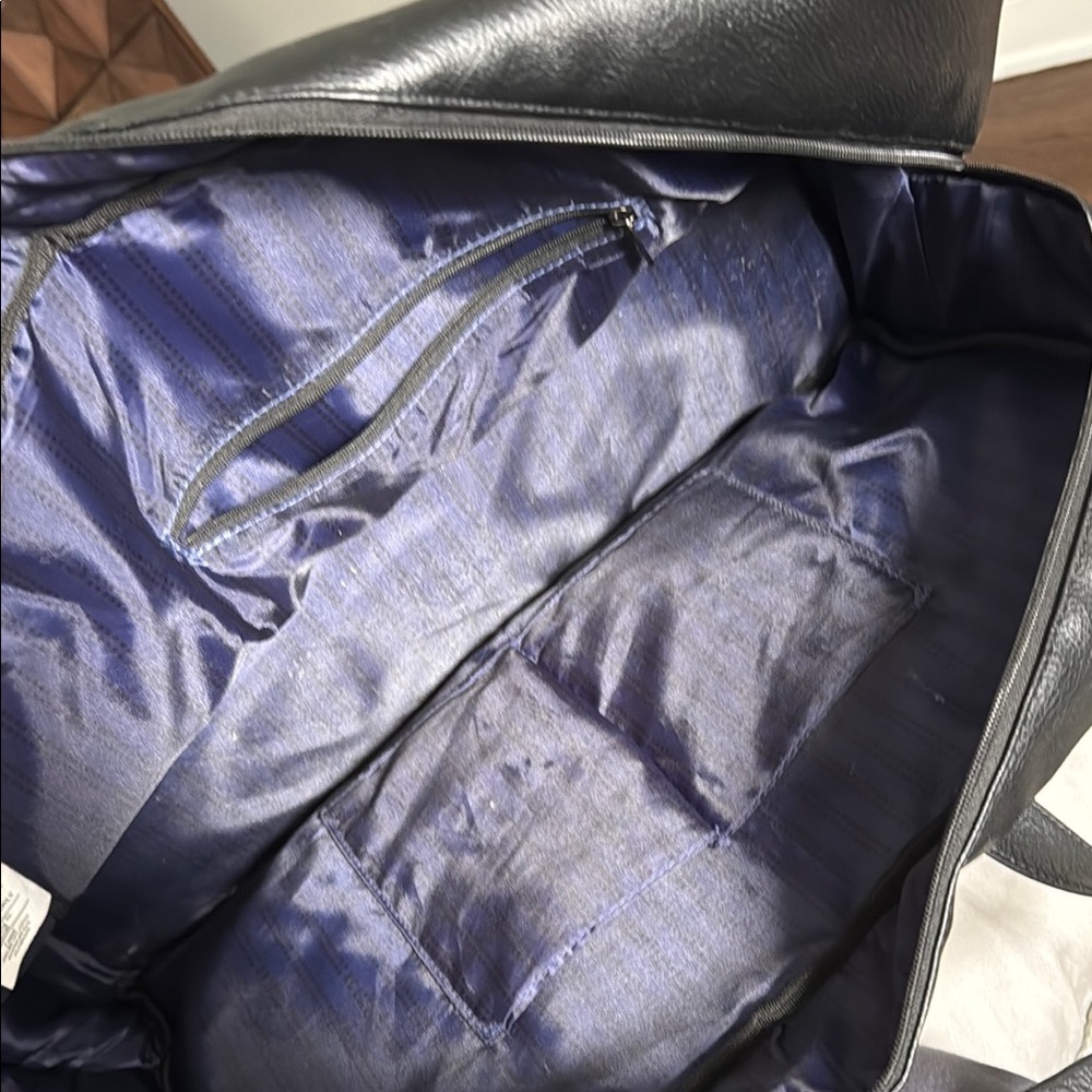 Kenneth Cole Reaction Black Duffel Bag Sleek Professional Design - Picture 3 of 5